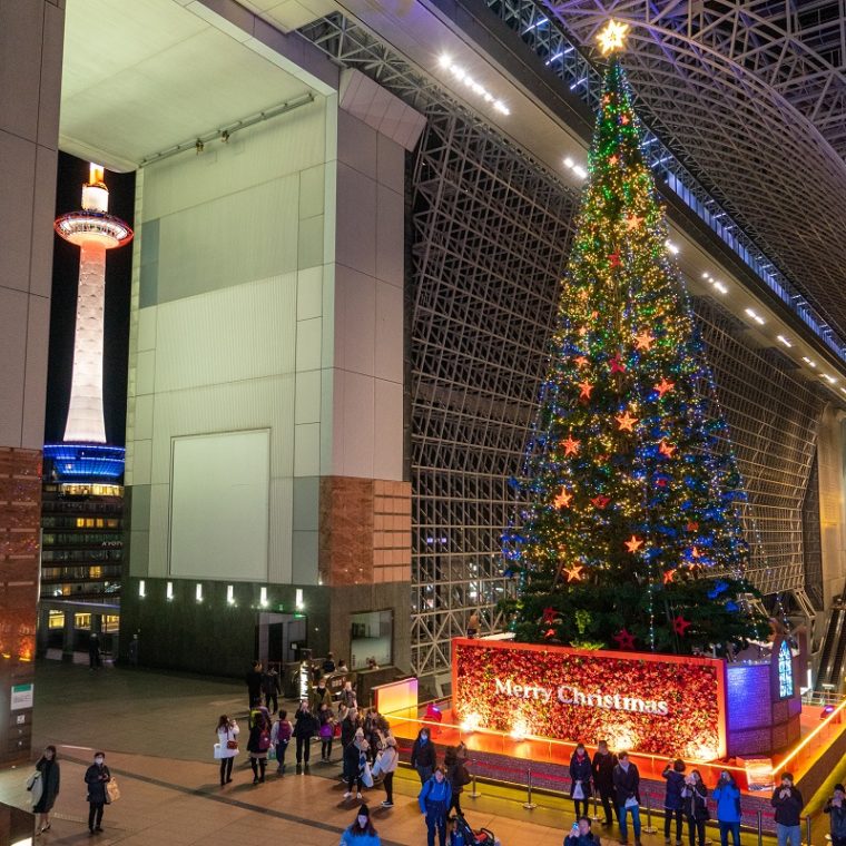 京都駅ビルのクリスマスツリー