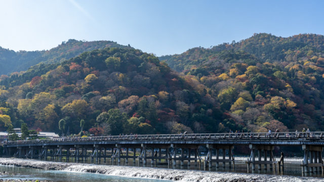 京都・嵐山のシンボル「渡月橋」
