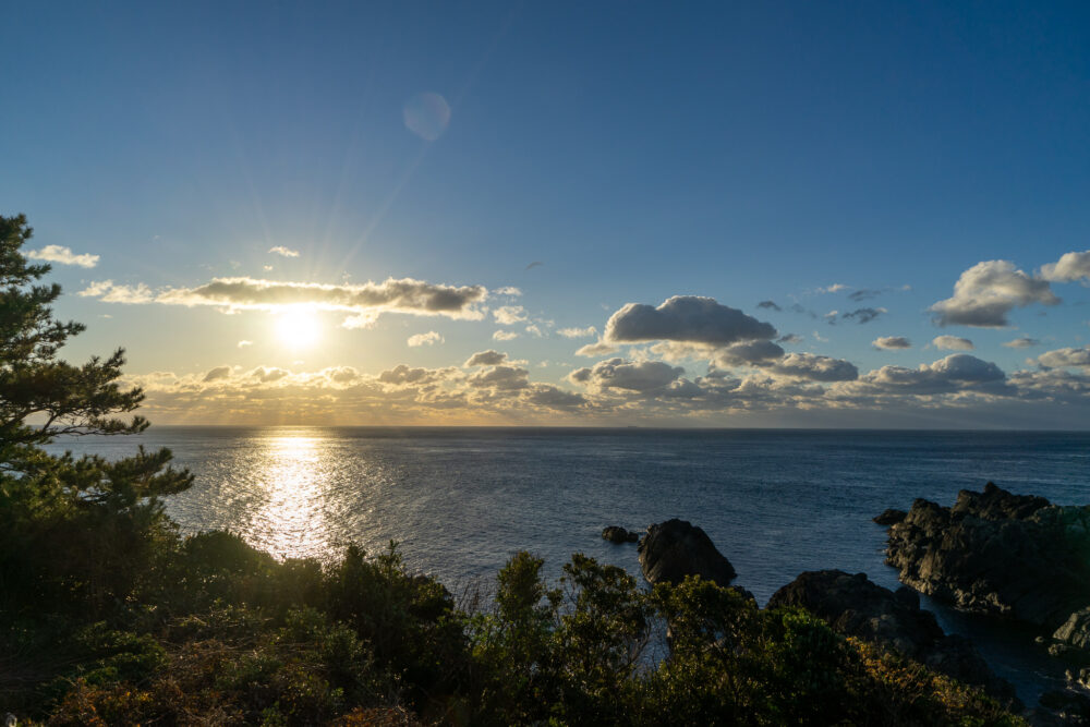 潮岬 望楼の芝から見た太平洋と初日の出
